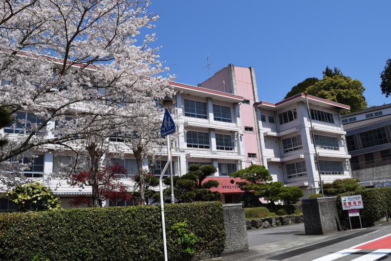 ホーム | 伊予市立中山中学校